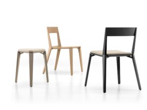Finn Chairs with special attachment of the legs out of dark wood to the backrest and bright upholstered seat, which generates an interesting gap