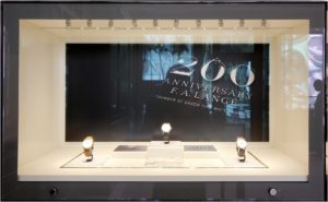 Shop window of Lange und Söhne anniversary in three-dimensional font wich black background