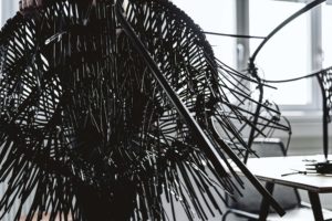 Manufacturing Oricio lounger from interwoven cable ties with wild spiky structure